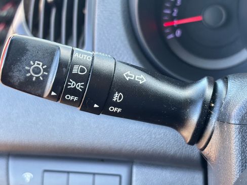 Used 2011 Kia Forte SX image 18