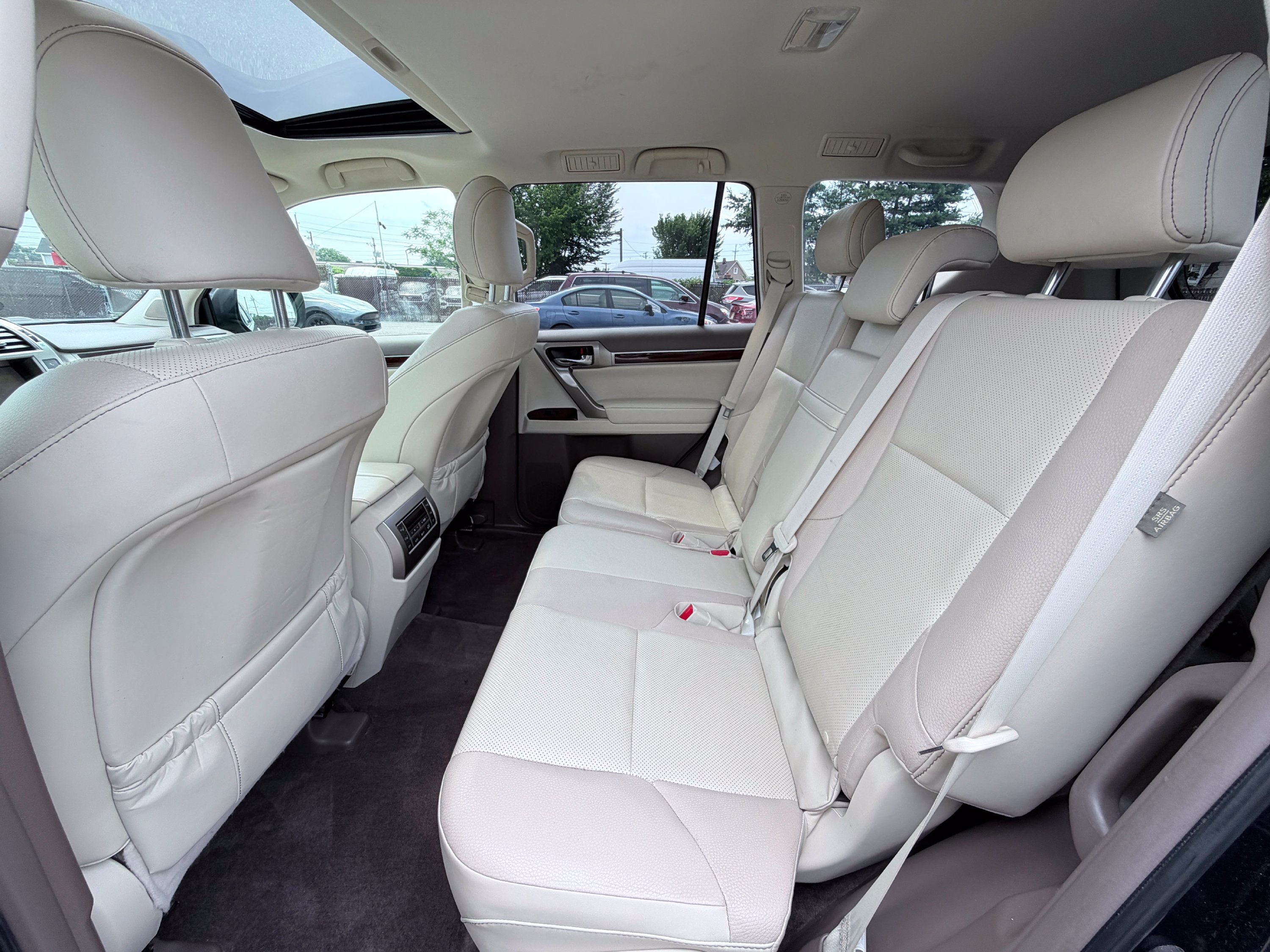 Used 2019 Lexus GX 460 Premium w/ Premium Package AWD/4WD image 17