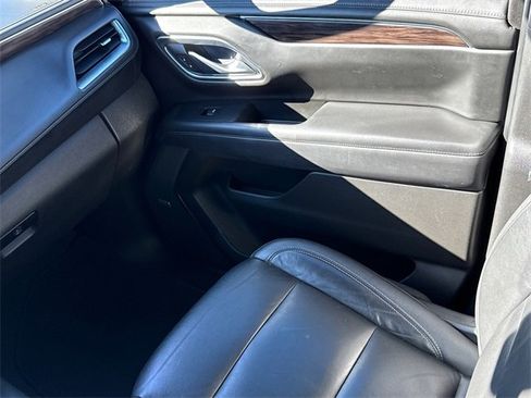 Used 2021 Chevrolet Suburban LT image 16