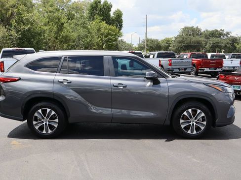Used 2023 Toyota Highlander XLE FWD image 10