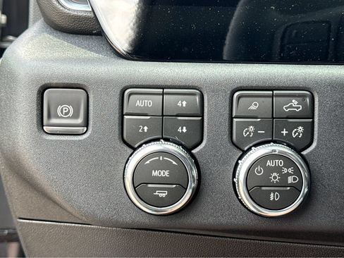 New 2026 GMC Sierra 2500 SLT AWD/4WD image 10