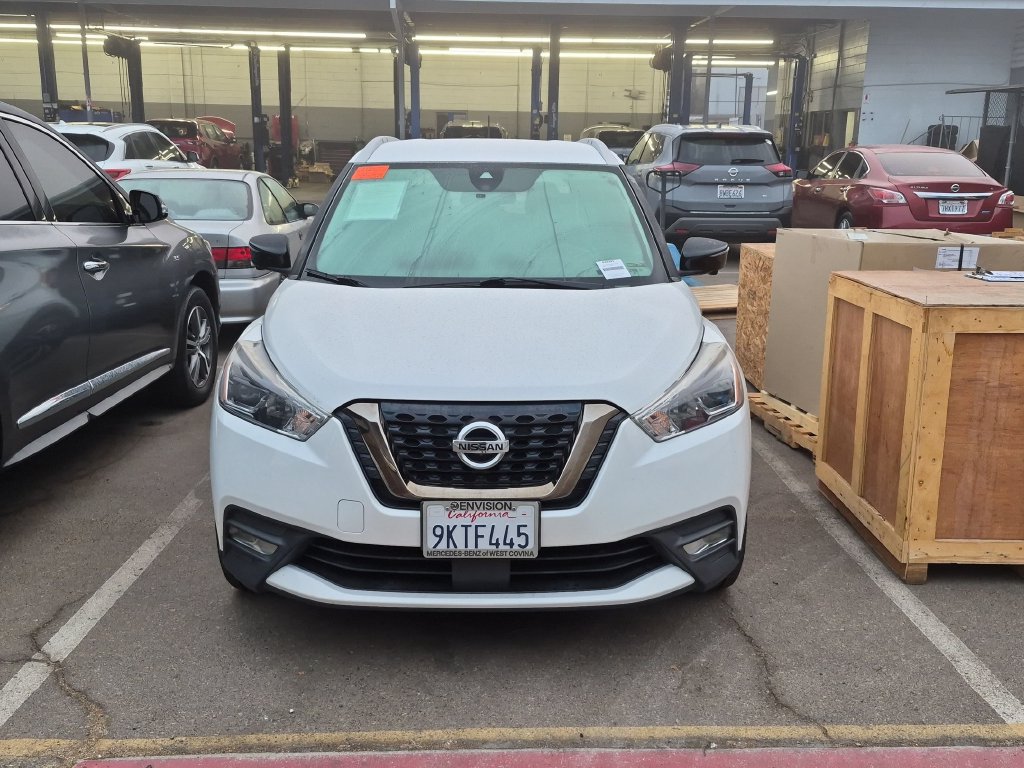 Used 2020 Nissan Kicks SR w/ SR Premium Package FWD image 3