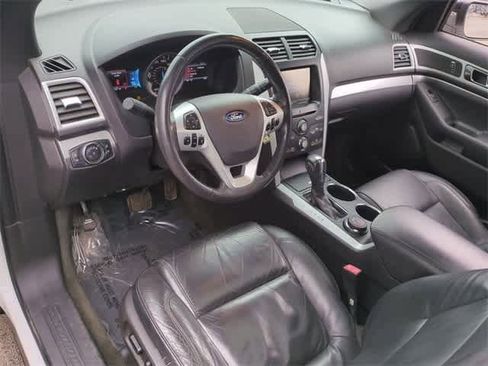 Used 2014 Ford Explorer XLT w/ Equipment Group 202A image 10