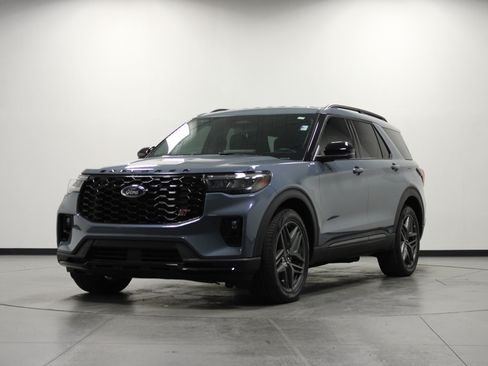 Used 2025 Ford Explorer ST RWD image 8