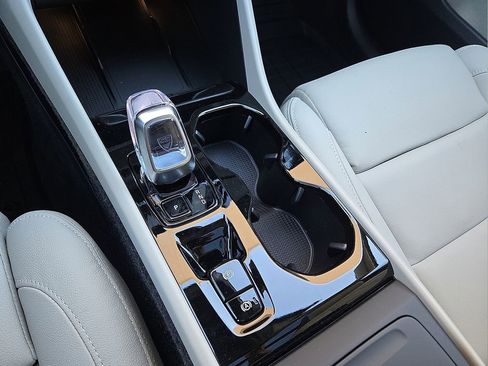 New 2026 Volvo XC40 B5 Plus w/ Protection Package Premier image 30