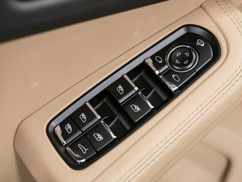 Certified 2024 Porsche Macan AWD/4WD image 24