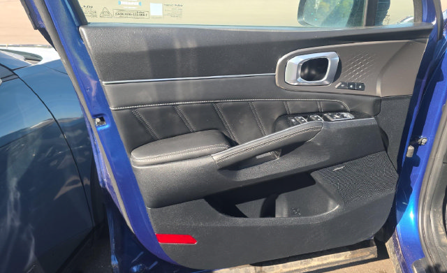 Used 2023 Kia Sorento SX AWD/4WD image 7
