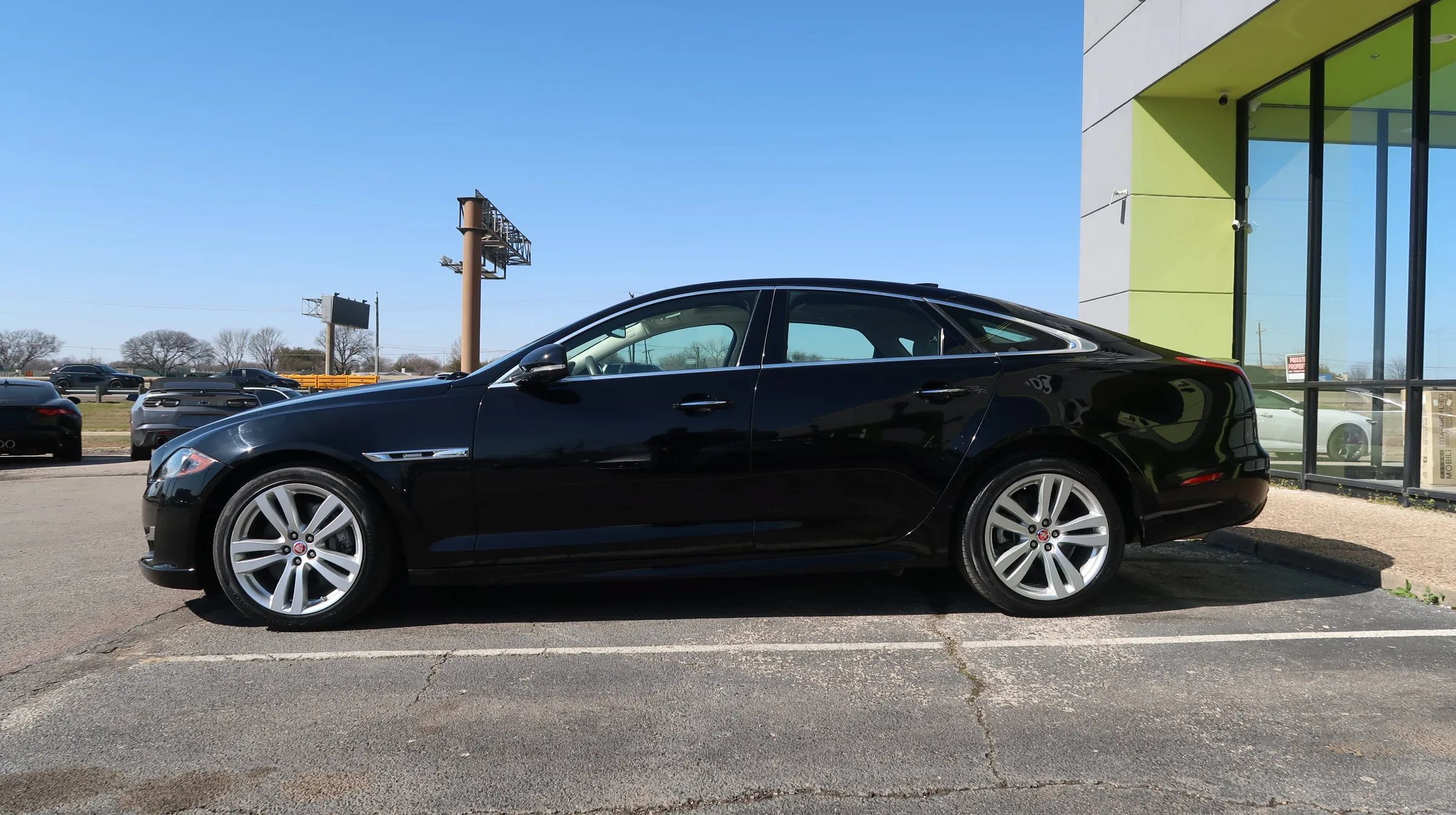 Used 2017 Jaguar XJ R-Sport RWD image 7