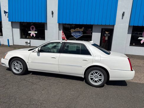 Used 2010 Cadillac DTS FWD image 19