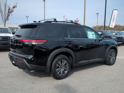 New 2025 Nissan Pathfinder SV image 4