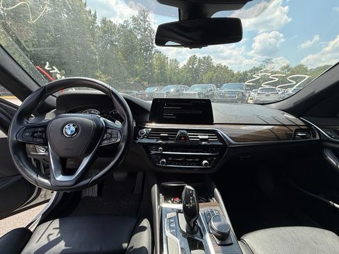 Used 2018 BMW 530i w/ Premium Package RWD image 10