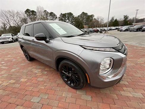 Used 2022 Mitsubishi Outlander SE image 38