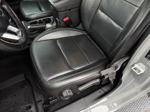 Used 2021 Jeep Wrangler Unlimited Sahara AWD/4WD image 31
