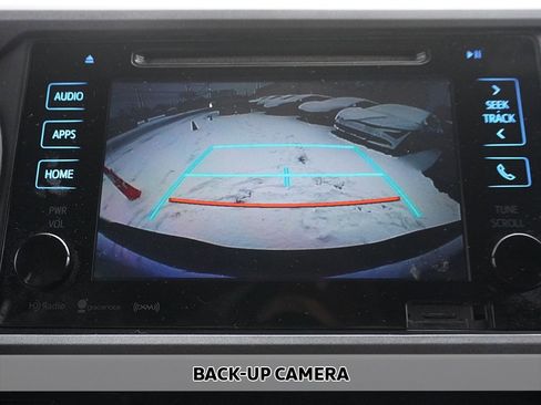 Used 2017 Toyota Tacoma TRD Off-Road image 4