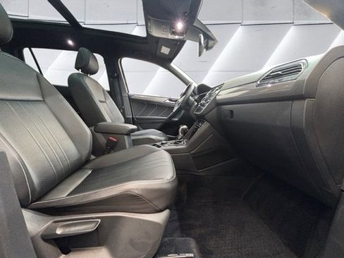 Used 2022 Volkswagen Tiguan SE R-Line image 15