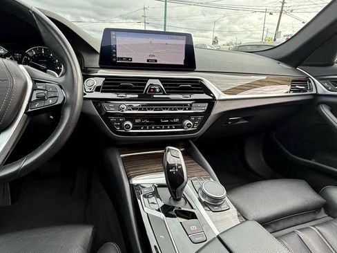 Used 2019 BMW 530i w/ Convenience Package image 17