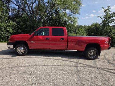Used 2005 Chevrolet Silverado 3500 LS w/ Heavy-Duty Power Package AWD/4WD image 3