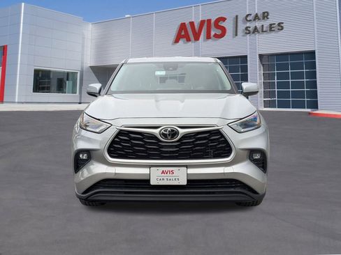 Used 2024 Toyota Highlander LE image 8