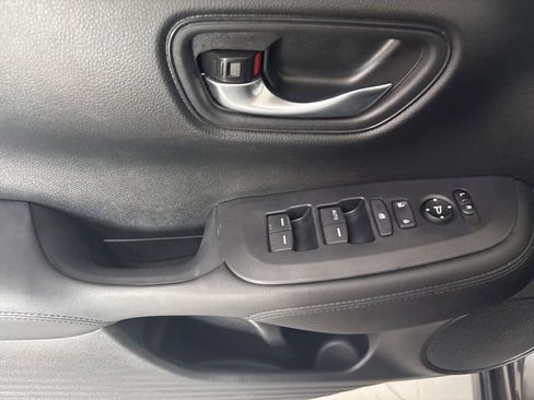 Used 2025 Honda HR-V LX image 10