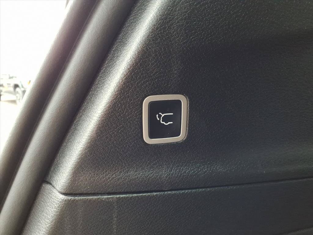 Used 2025 Chrysler Pacifica Select FWD image 30