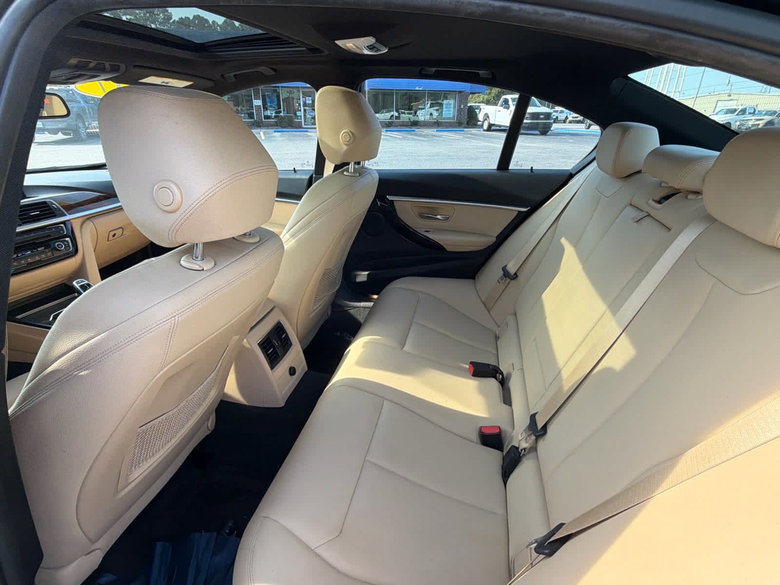 Used 2017 BMW 330i xDrive Sedan AWD/4WD image 12