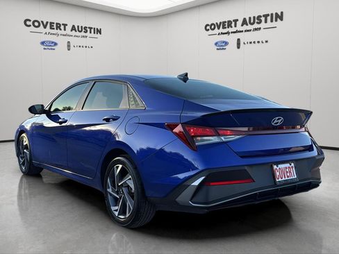 Used 2025 Hyundai Elantra Sport image 3