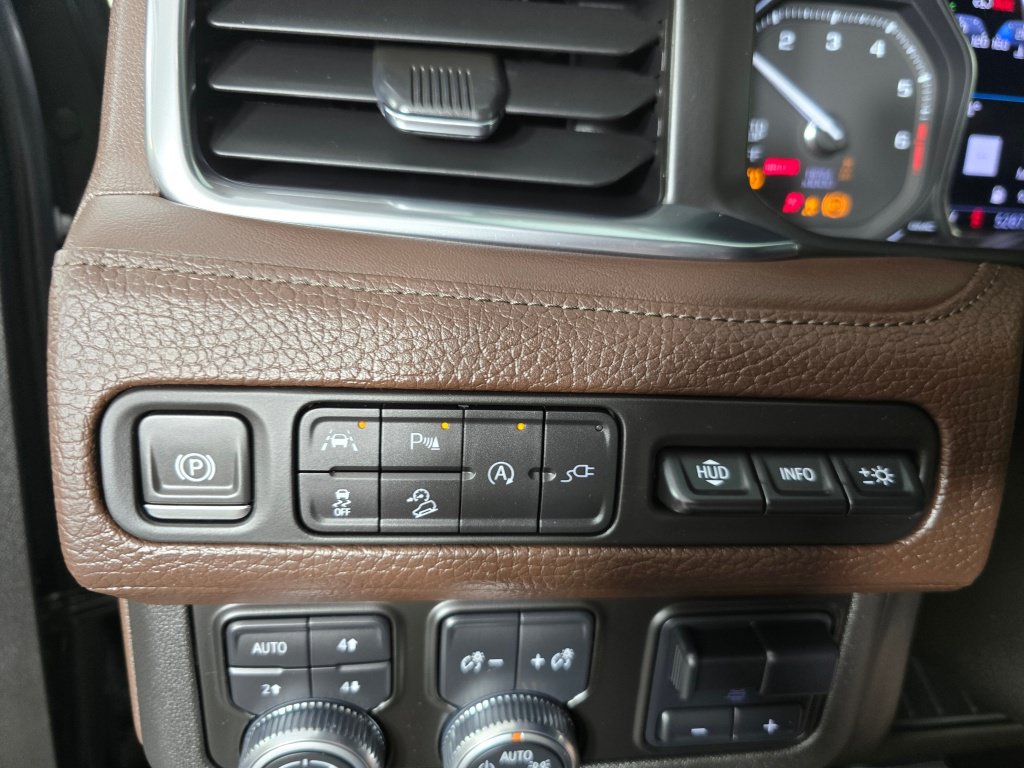 Used 2021 GMC Yukon Denali w/ Denali Ultimate Package AWD/4WD image 25