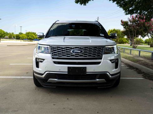 Used 2018 Ford Explorer Platinum AWD/4WD image 3
