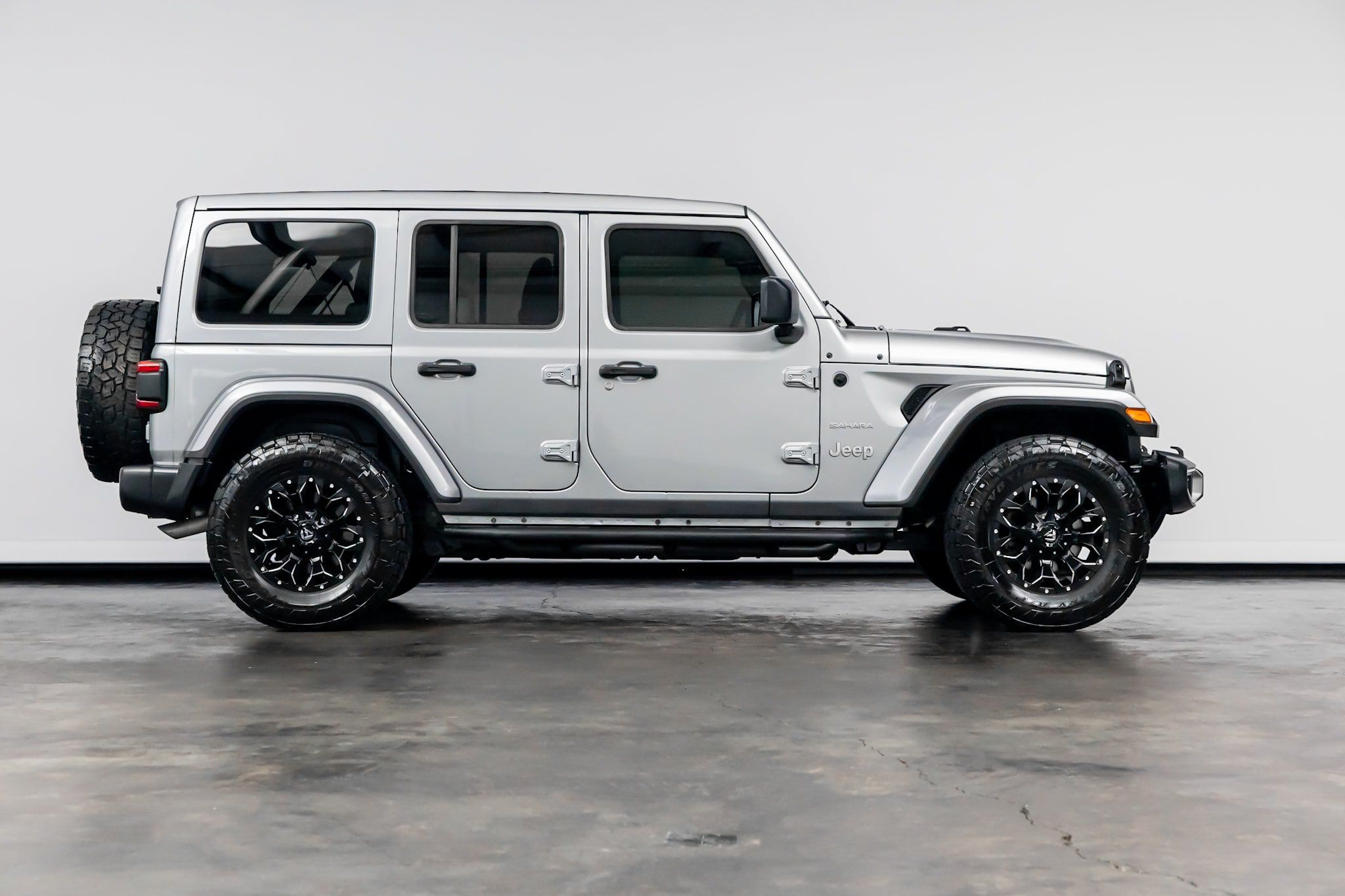 Used 2021 Jeep Wrangler Unlimited Sahara AWD/4WD image 21
