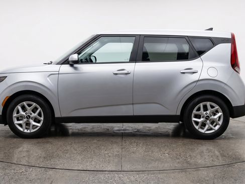 Used 2025 Kia Soul LX w/ LX Technology Package FWD image 5