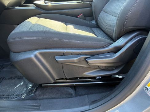Used 2025 Chevrolet Equinox LT FWD image 22