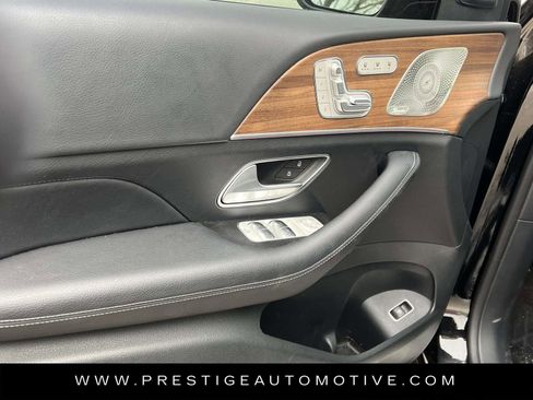 Used 2025 Mercedes-Benz GLE 450 4MATIC image 11