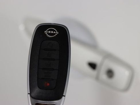 Used 2023 Nissan Versa SR w/ Trunk Package image 37