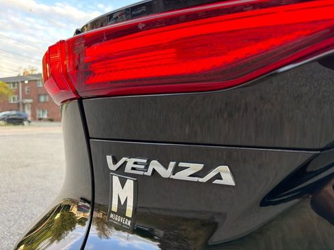 Used 2024 Toyota Venza XLE AWD/4WD image 12