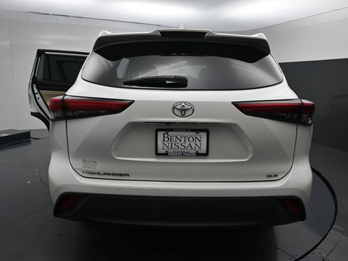 Used 2021 Toyota Highlander XLE FWD image 10