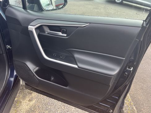 Certified 2025 Toyota RAV4 XLE AWD/4WD image 18