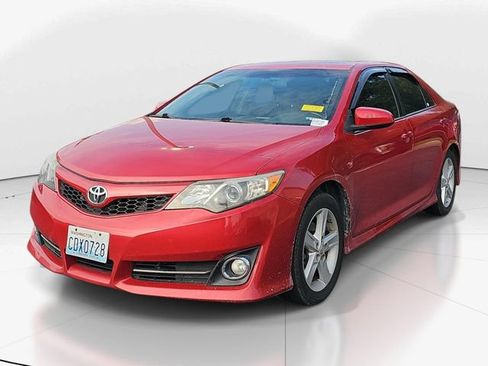 Used 2014 Toyota Camry SE w/ Moonroof Package FWD image 9