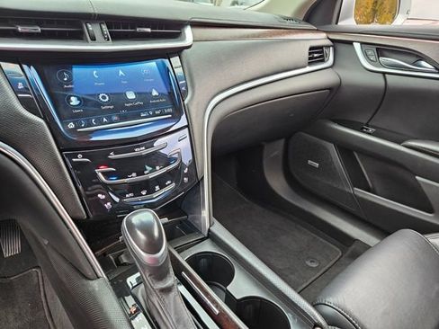 Used 2019 Cadillac XTS Luxury image 21