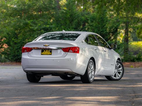 Used 2017 Chevrolet Impala LT w/ Convenience Package FWD image 4