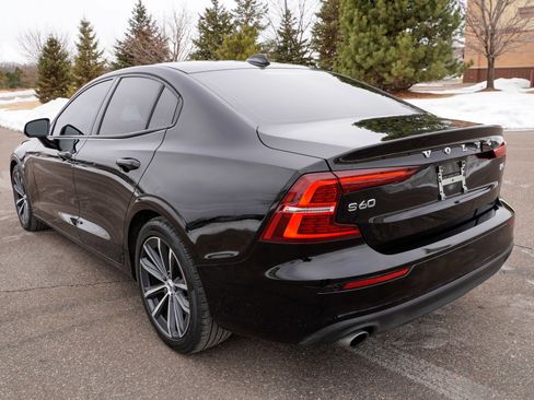 Used 2021 Volvo S60 T5 Momentum image 6