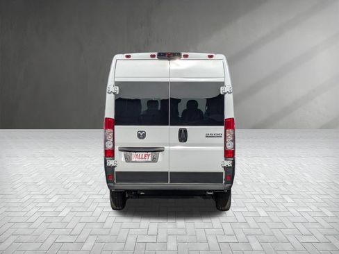 Used 2024 RAM ProMaster 2500 FWD image 6