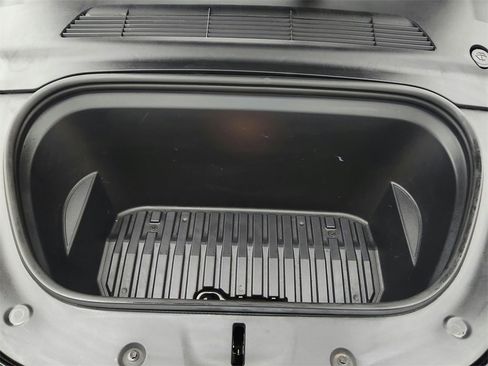 Used 2023 Tesla Model Y Long Range image 31