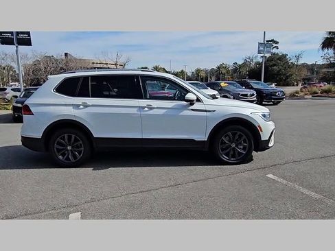 Used 2023 Volkswagen Tiguan SE w/ Panoramic Sunroof Package image 27