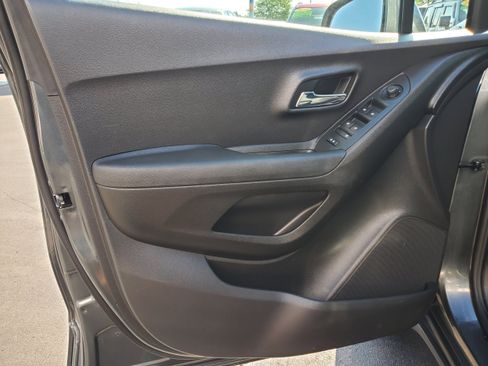 Used 2019 Chevrolet Trax LS AWD/4WD image 8