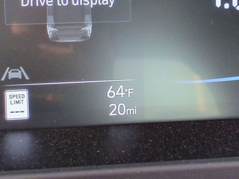 Used 2025 Hyundai Elantra Sport image 12