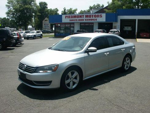 Used 2013 Volkswagen Passat 2.5 SE FWD image 1
