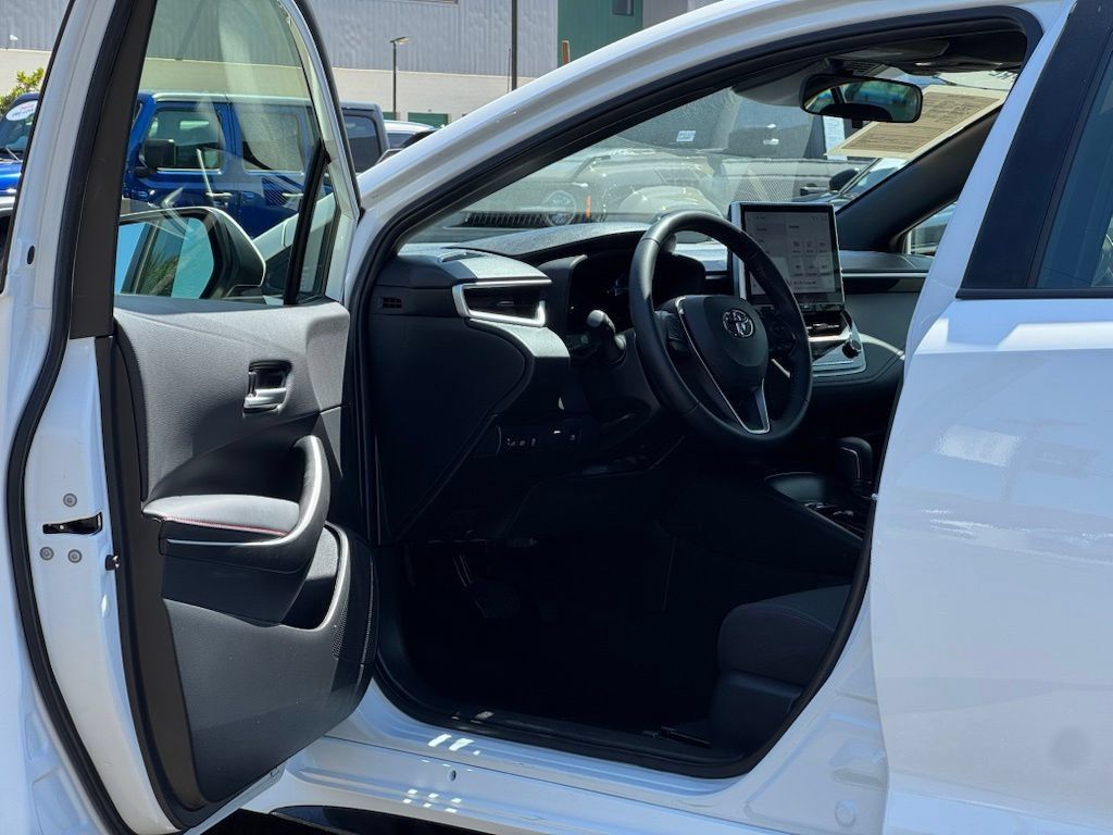 Used 2025 Toyota Corolla SE w/ SE Premium Package FWD image 8