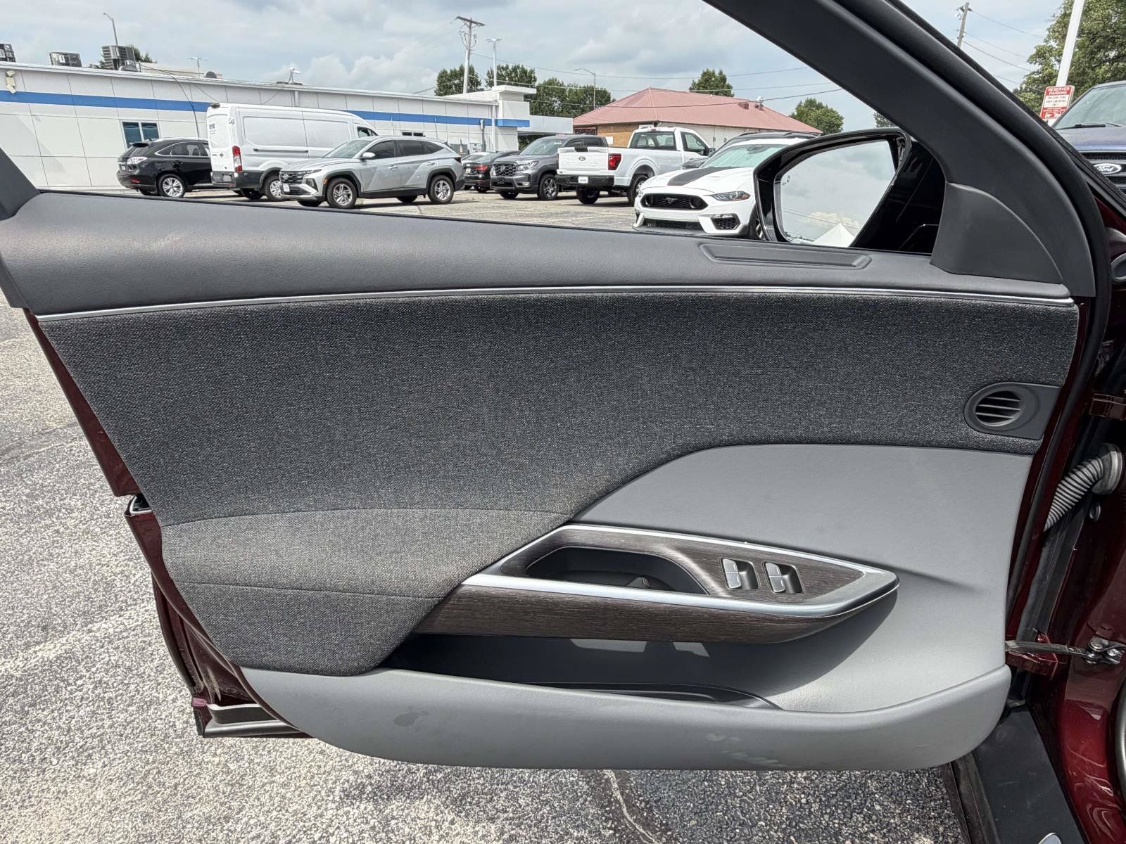 Used 2025 Lucid Air Pure RWD image 17