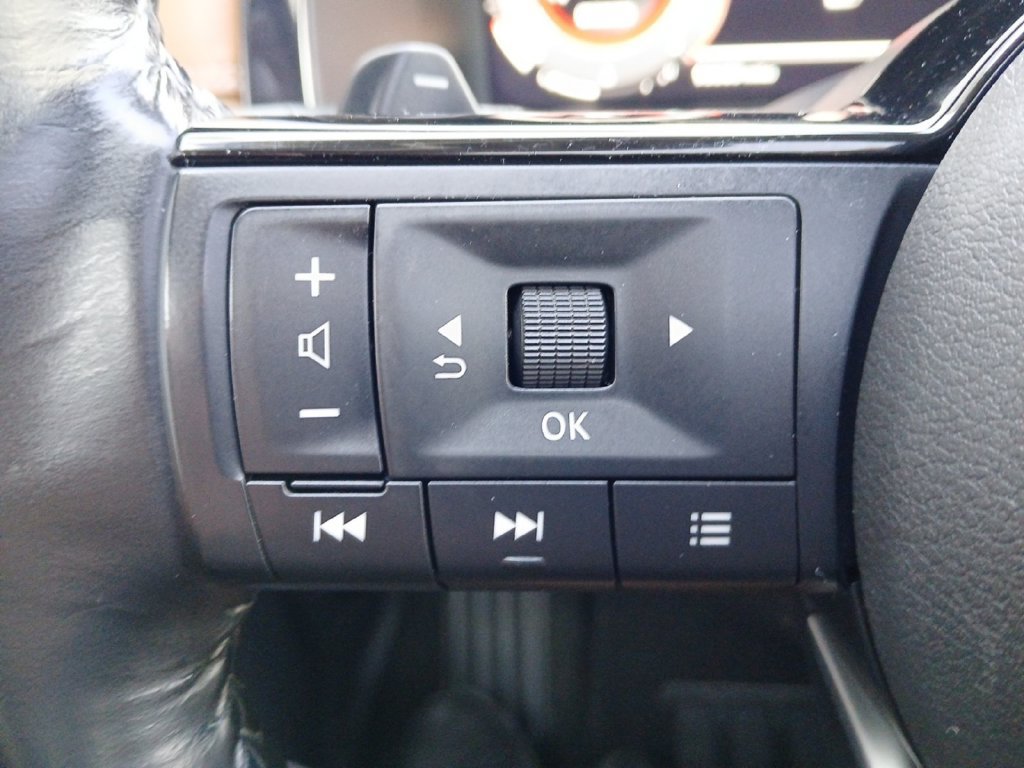 Used 2023 Nissan Pathfinder Platinum w/ Cargo Package FWD image 11
