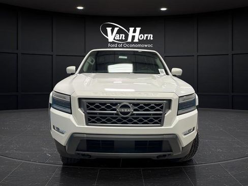 Used 2022 Nissan Frontier SV AWD/4WD image 2